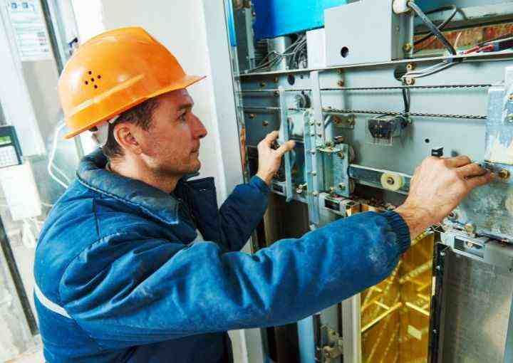 Royal Fuji staff offers swift lift mainteance Reliable lift maintenance of Royal Fuji