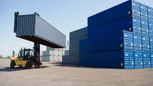 Best Cargo Lift Suppliers in the UAE