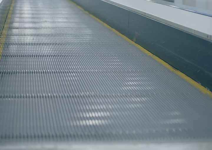 Barrier-free escalator installation