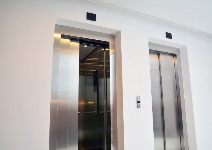 Sophisticated Commercial Lift in the UAE, blending modern design and functionality for elevated business spaces.